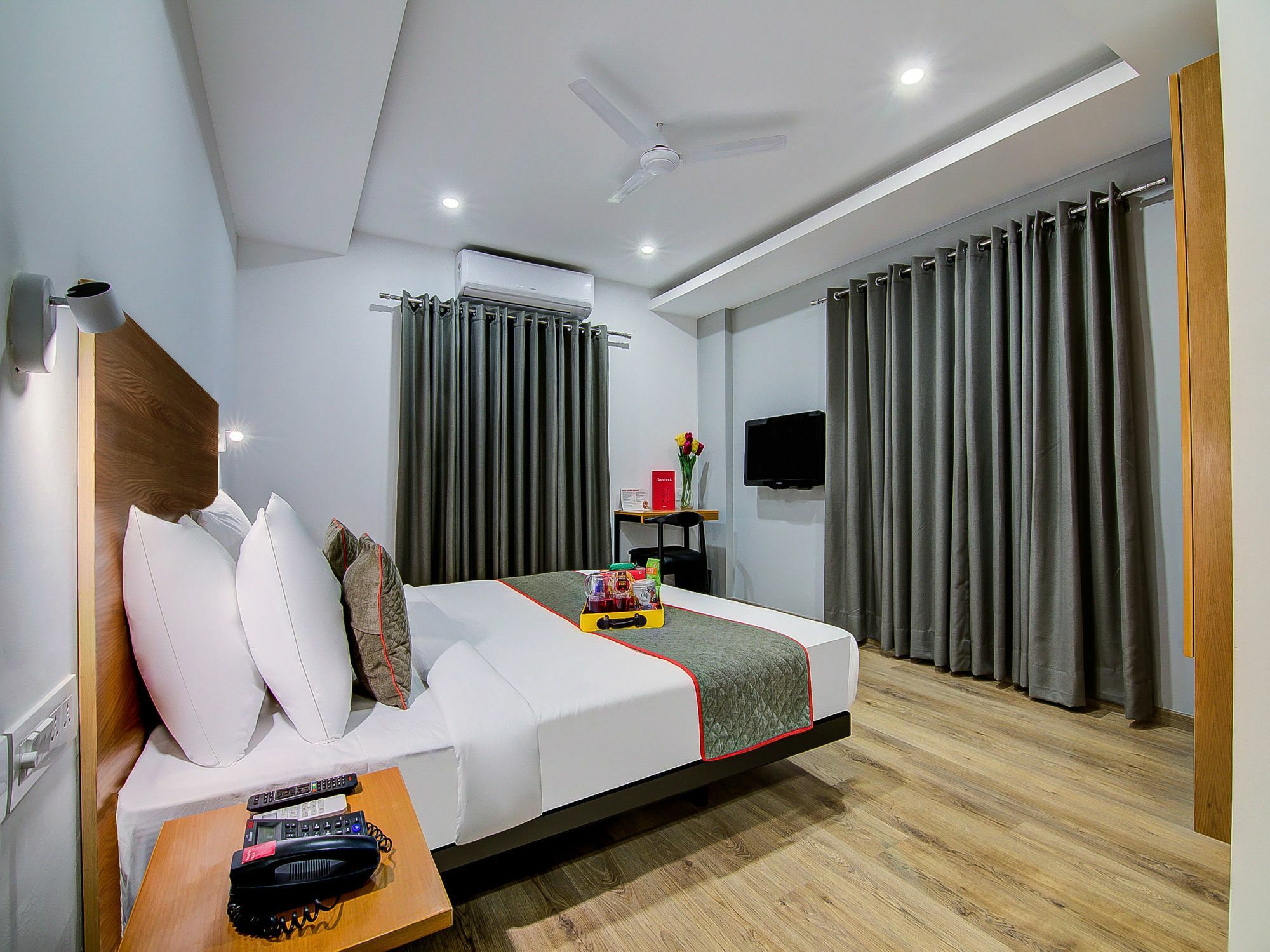 Oyo Townhouse 034 -Halcyon Hitech City Road 海得拉巴 外观 照片