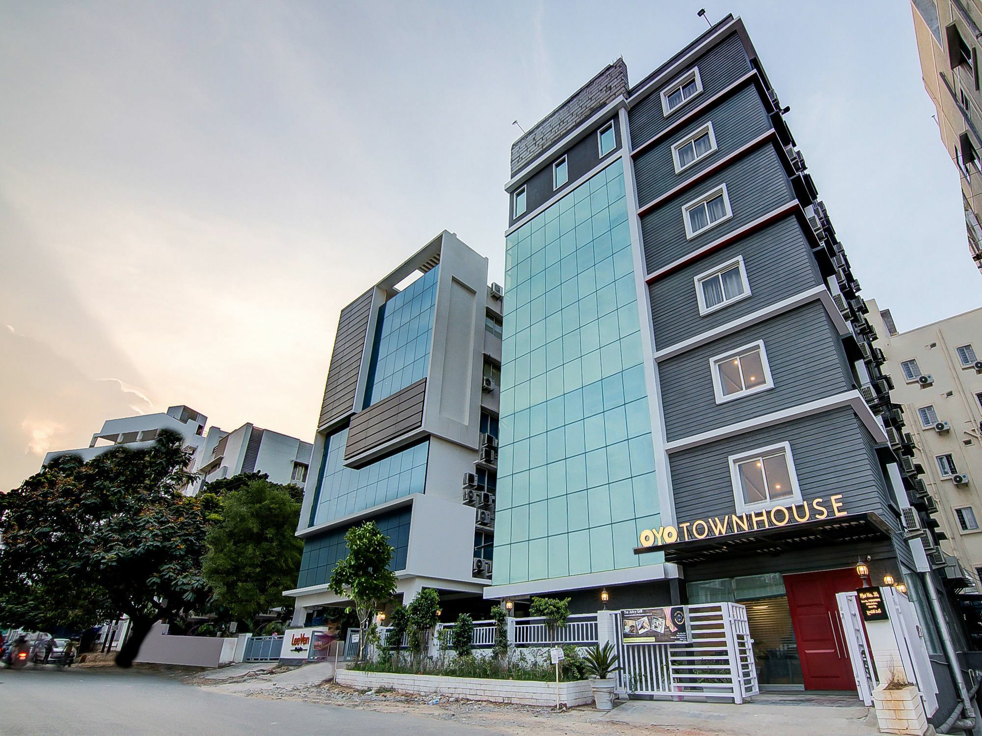 Oyo Townhouse 034 -Halcyon Hitech City Road 海得拉巴 外观 照片